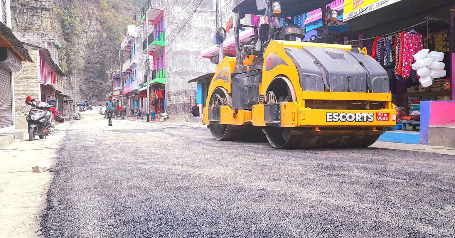 तातोपानीको सडक कालोपत्रे