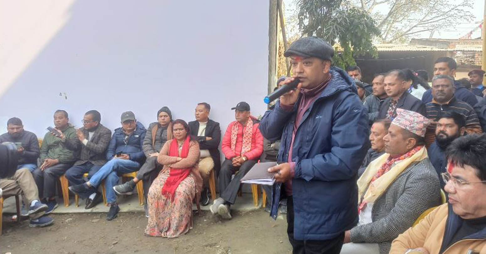 जनताका गुनासा सुन्दै महामन्त्री थापा