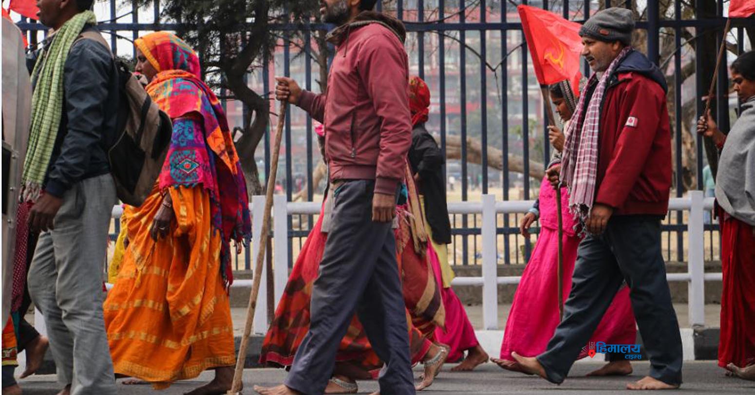 आन्दोलनरत मिटरब्याज पीडितहरुकाे अडान : न्याय नपाएसम्म काठमाडौं छाड्दैनाैँ
