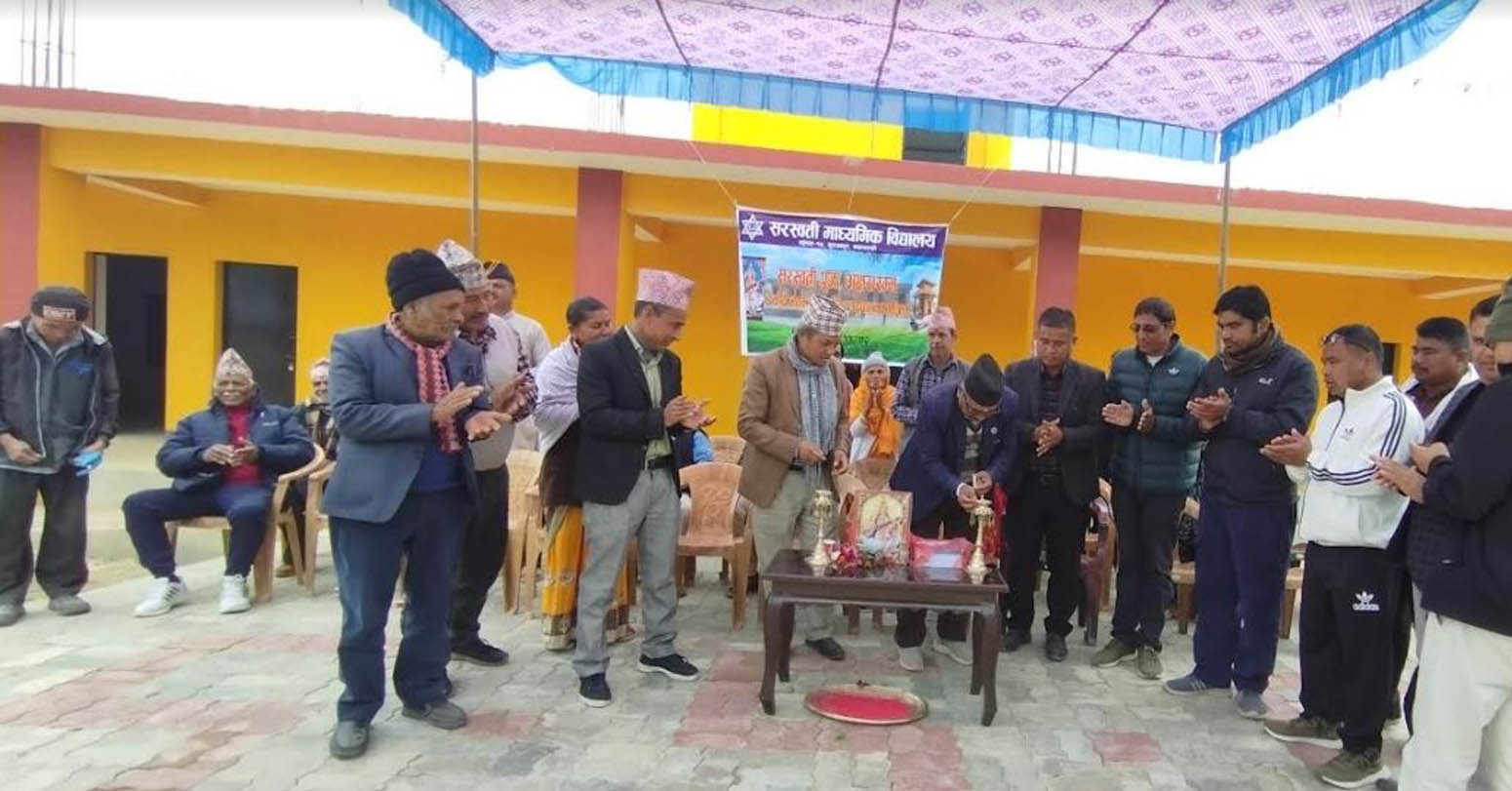 बर्दघाटका सम्पूर्ण माविमा डिजिटल बोर्डबाट कक्षा शिक्षण