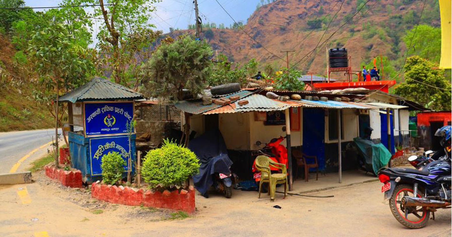 जीर्ण भवनमा बस्छन् मालढुङ्गाका सुरक्षाकर्मी