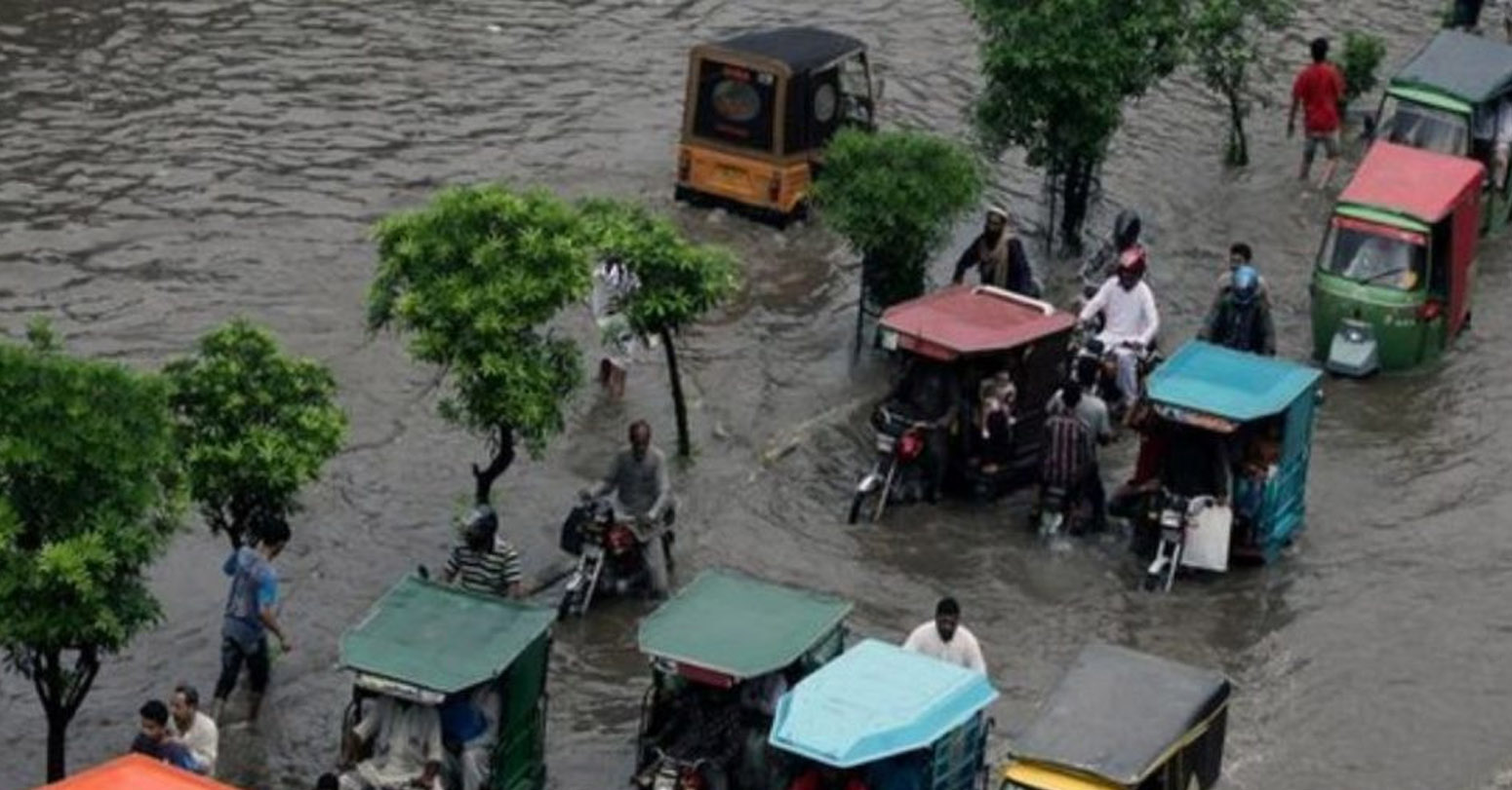 पाकिस्तानमा भारी वर्षाका कारण ३६ जनाको मृत्यु, ४१ जना घाइते