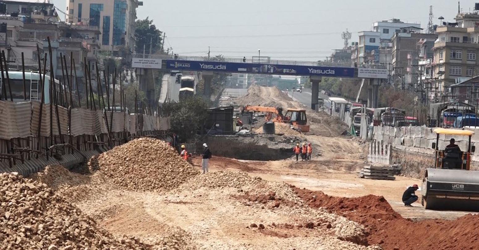 ग्वार्को फ्लाइओभर निर्माणमा भइरहेको ढिलासुस्तीप्रति स्थानीयको गुनासो, अनसन बस्ने चेतावनी