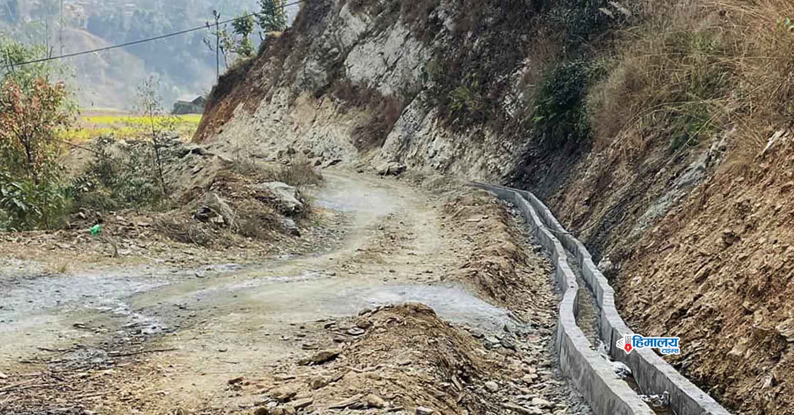ट्रयाक खुलेको साढे एक दशकपछि सडक स्तरोन्नती हुँदै