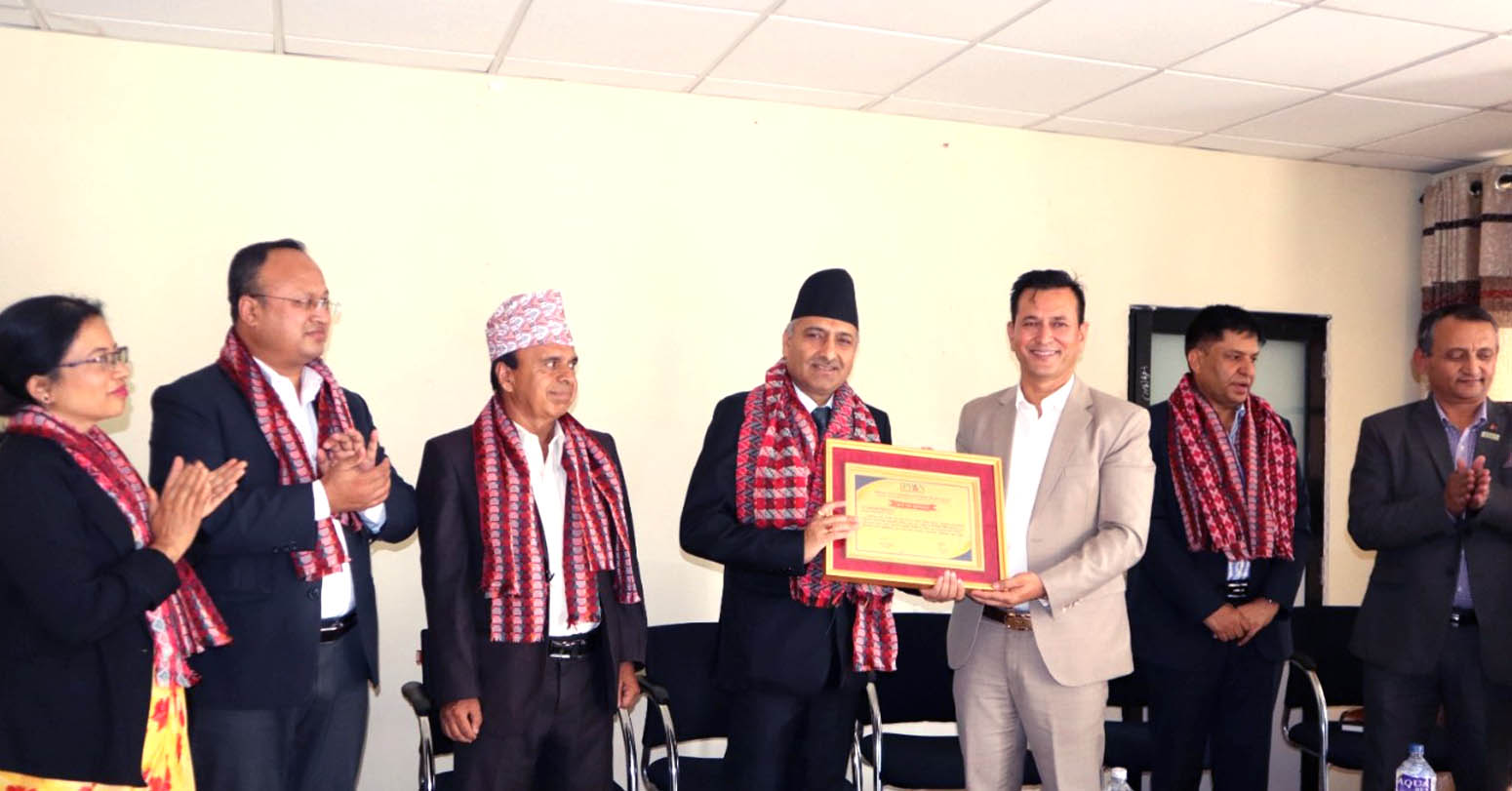 आयोग अध्यक्ष धितालसँग इप्पानको गुनासो