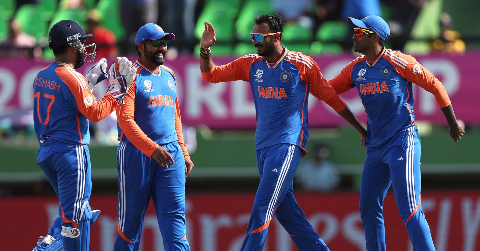 इंग्ल्यान्डलाई हराउँदै भारत १० वर्षपछि विश्वकपको फाइनलमा प्रवेश