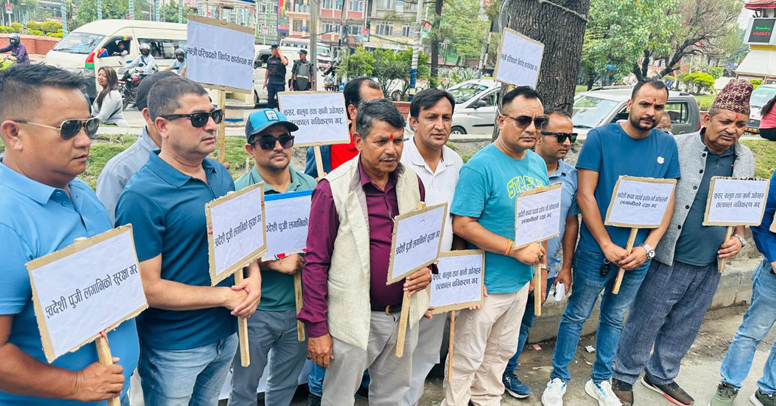 राजमार्ग ठप्प पार्ने क्रसर व्यवसायीको चेतावनी