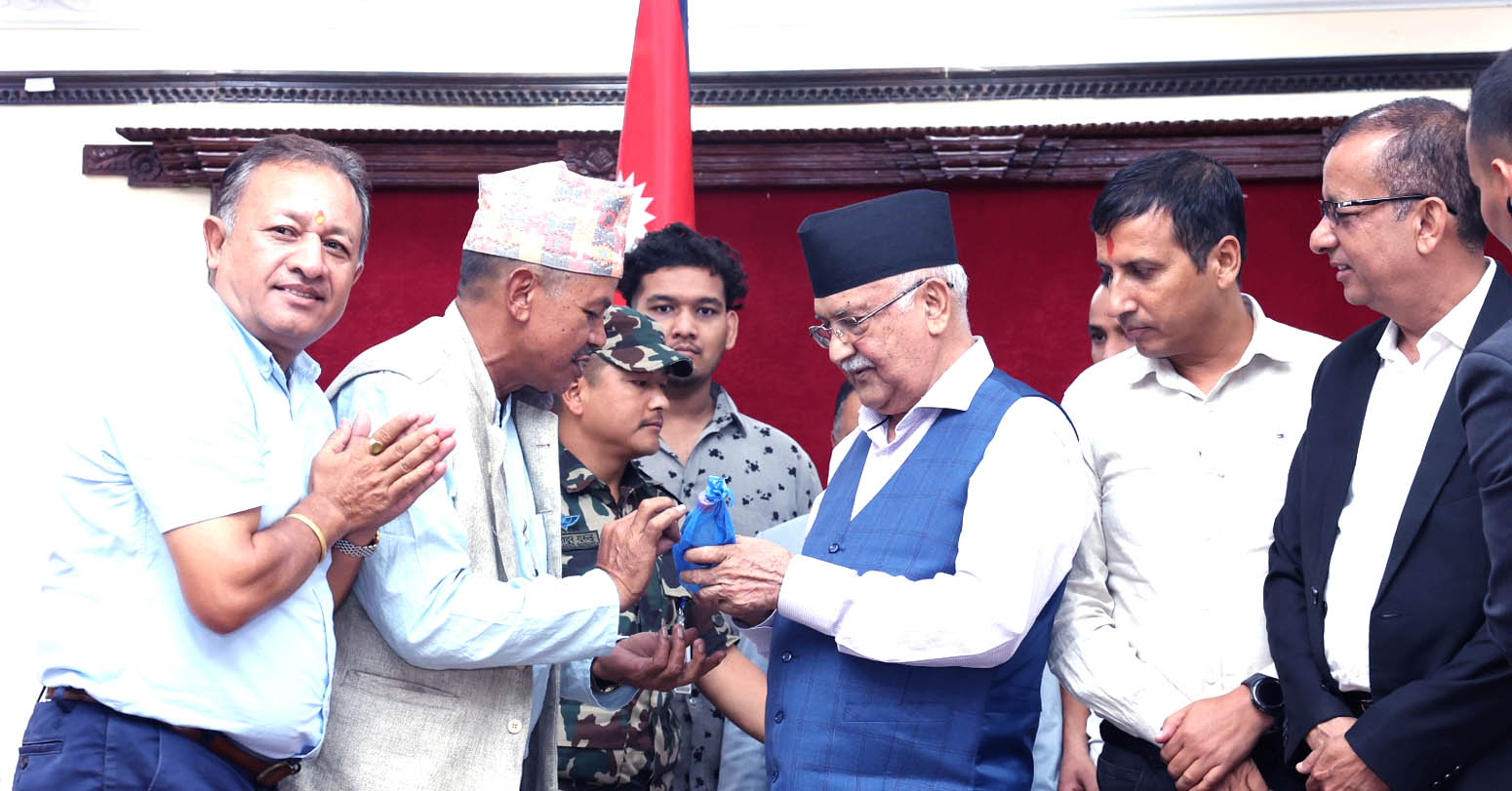 क्रसर उद्योगीद्वारा प्रधानमन्त्रीलाई ध्यानाकर्षण