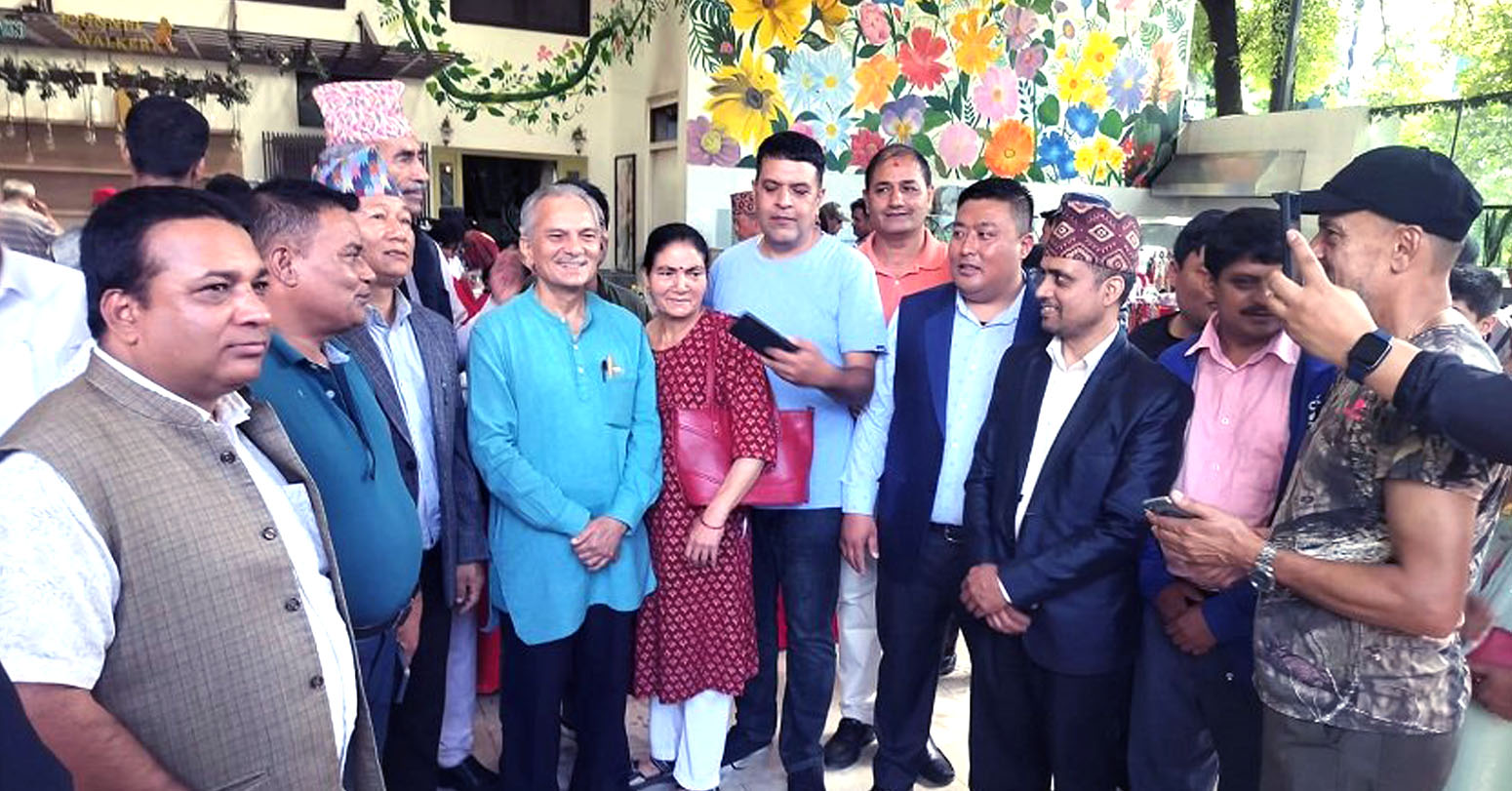 रैथाने बजारमा बाबुराम भट्टराई