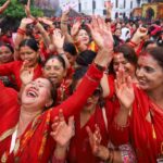 हरितालिका तीज : पशुपतिमा व्रतालुहरूको नाचगान (तस्बिरहरू)