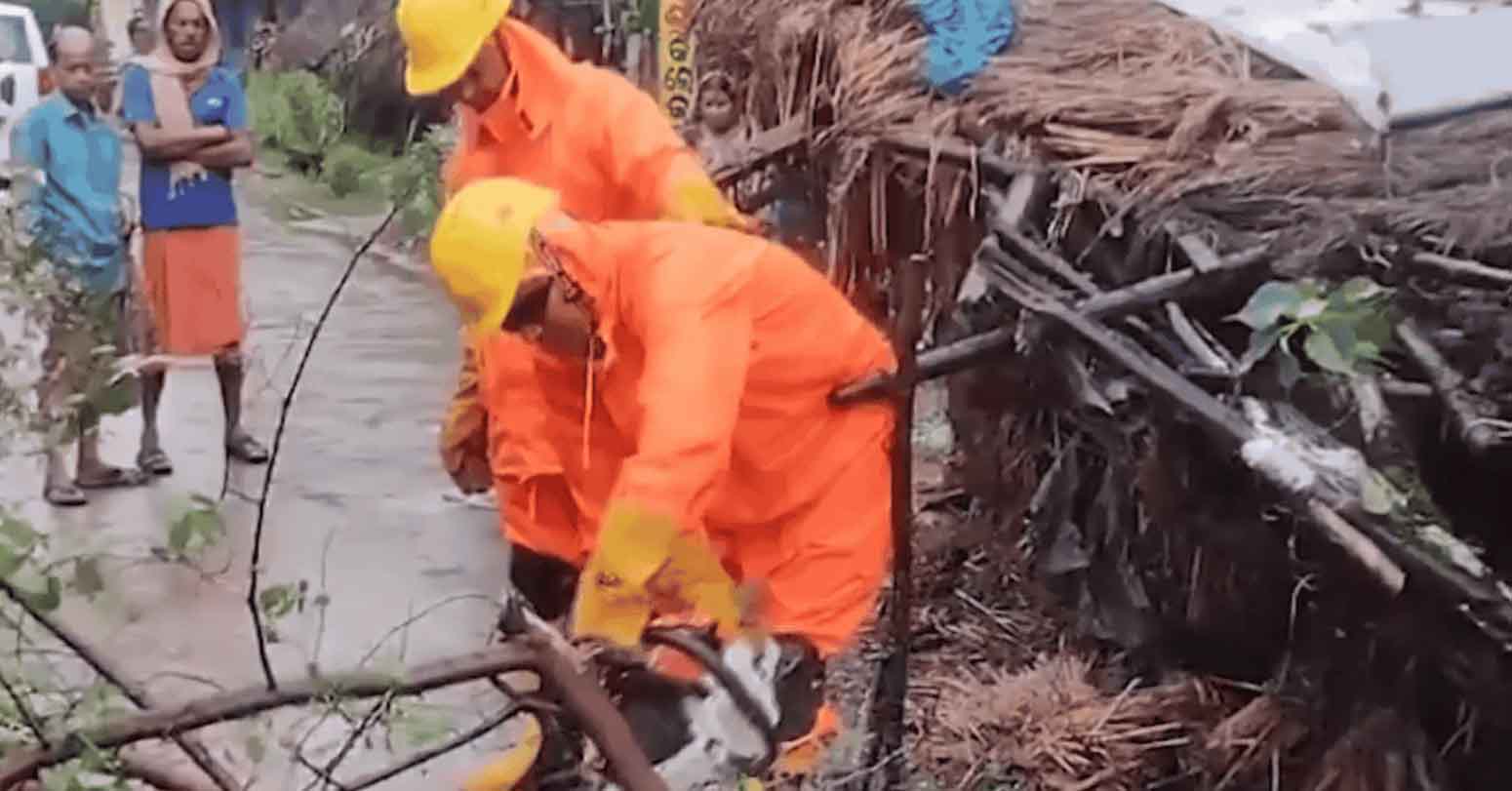 भारतको ओडिशा र पश्चिम बङ्गालमा आँधीपछि भीषण वर्षा