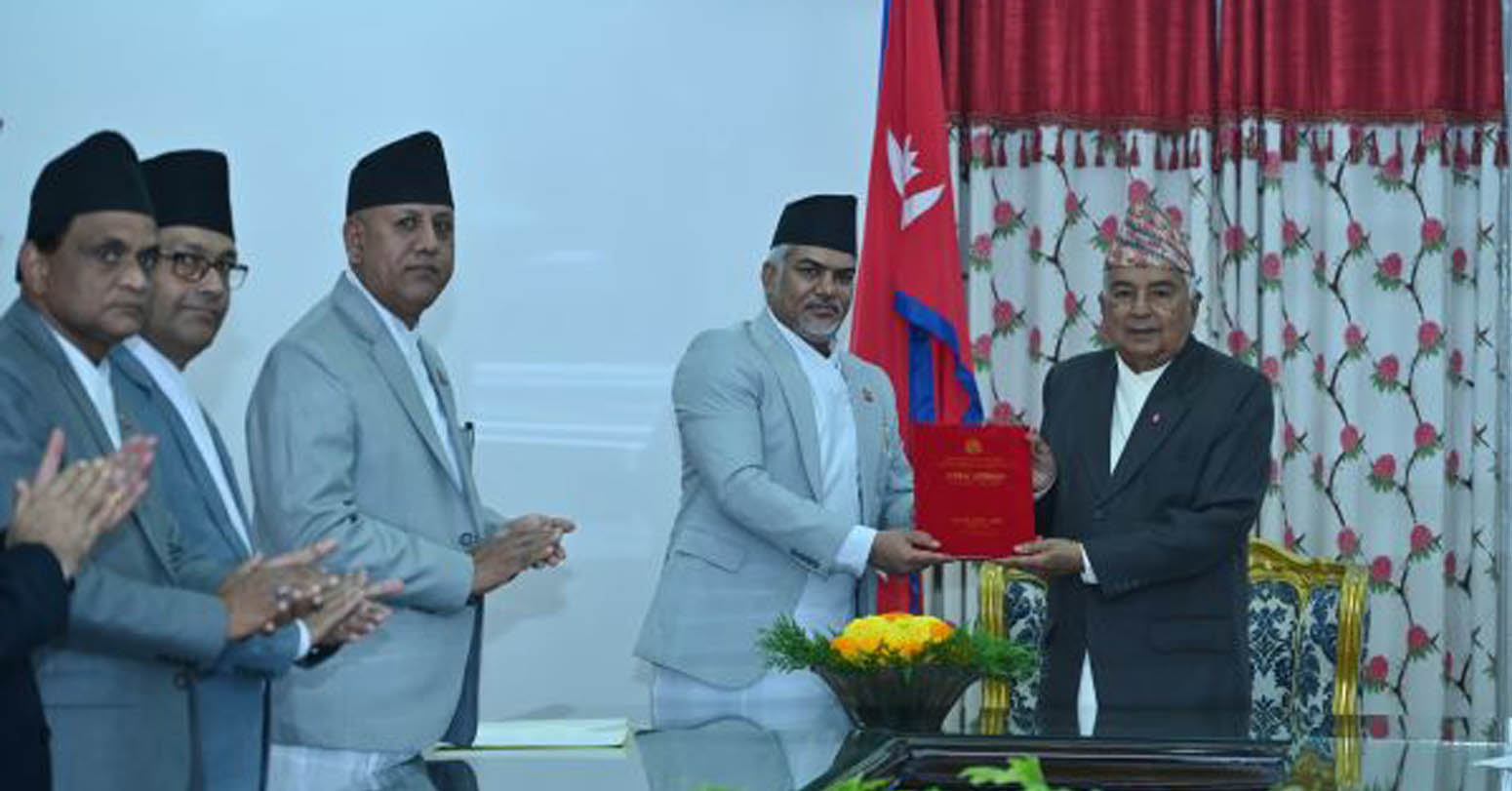 राष्ट्रपतिसमक्ष थारू आयोगको प्रतिवेदन पेस
