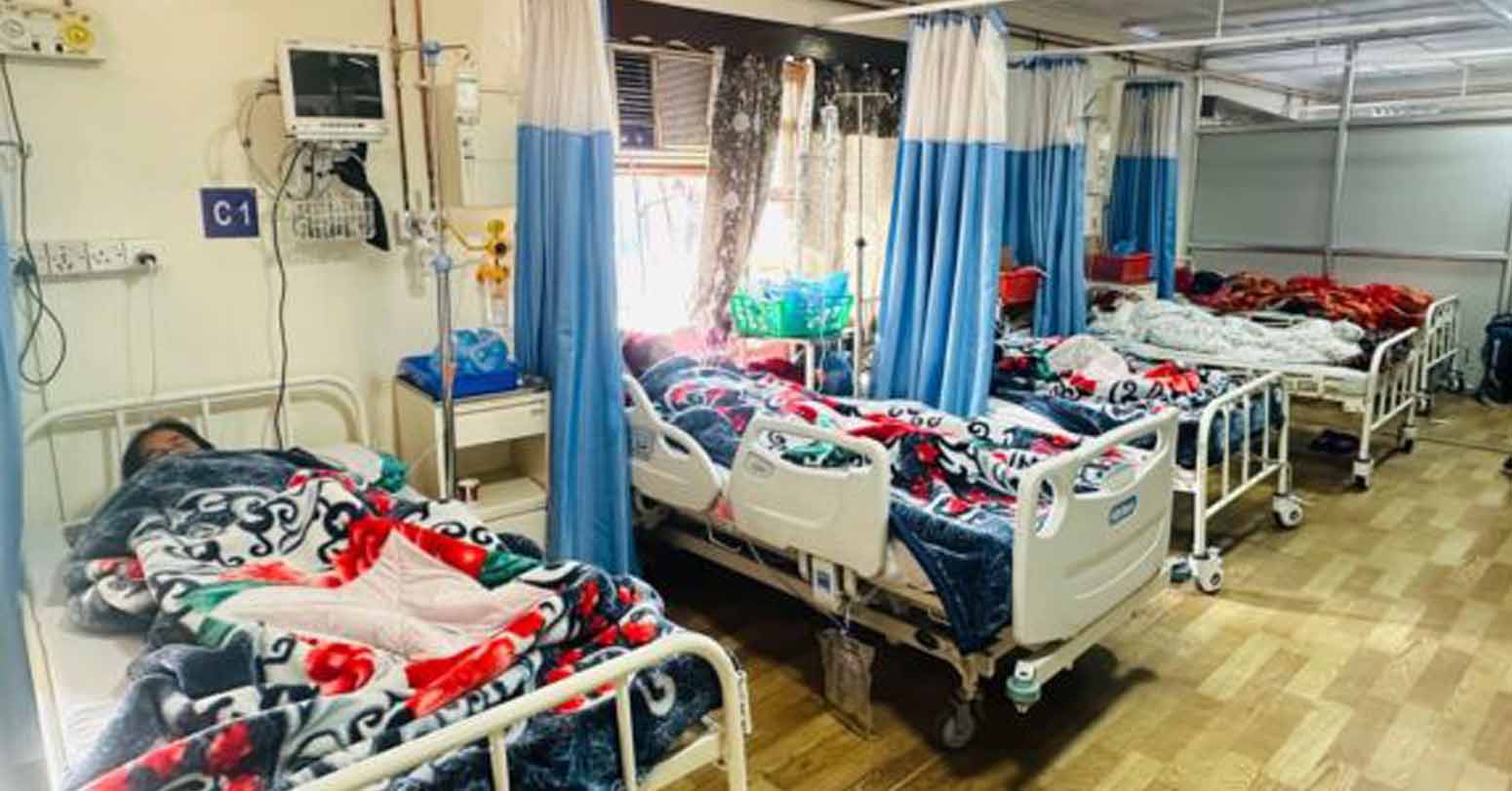 पाठेघरको सफल शल्यक्रियापछि आराम गर्दै विरामीहरु ।
