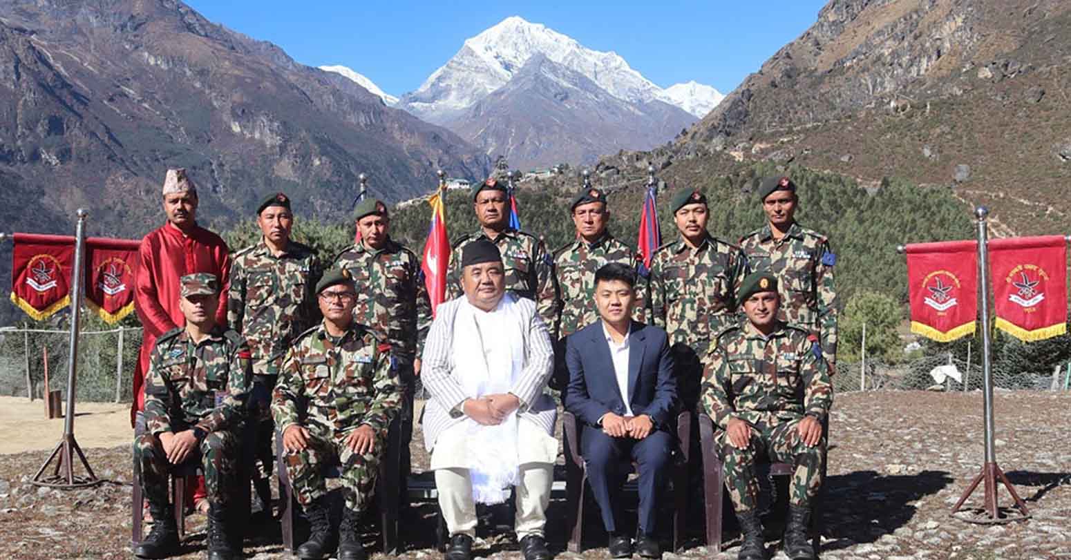 रक्षामन्त्री राईबाट सगरमाथा क्षेत्रमा तैनाथ गुल्मको निरीक्षण