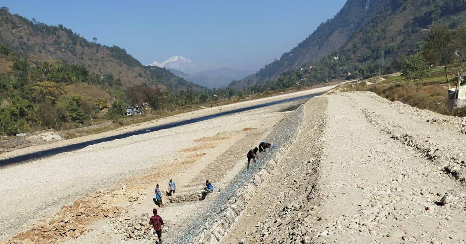 आँधीखोलामा…